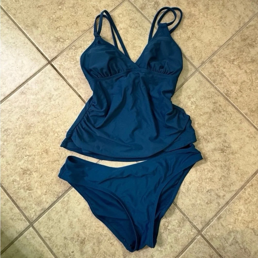 Women’s Swim Bundle – 3 Piece Set – Tankini & One Piece – Size M - Picture 5 of 7